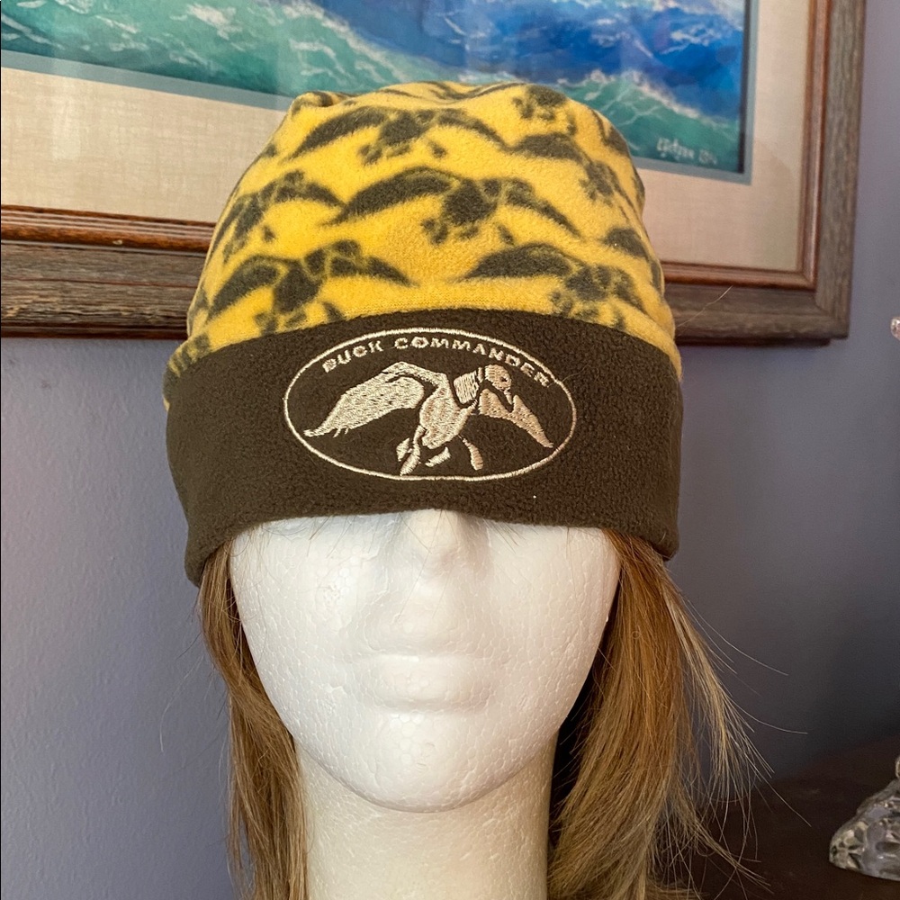 Green yellow Duck Commander brand Beanie style hat in good condition